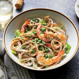 This Quick Shrimp and Leek Spaghetti Has 1/3 of Your Daily Fiber