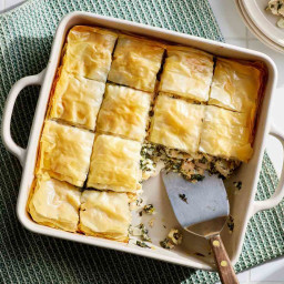This Spanakopita-Inspired Chicken & White Bean Casserole Is Loaded with