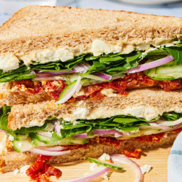 This Spinach, Sun-Dried Tomato & Cucumber Sandwich Has 15 Grams of Prot