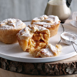 Toffee apple pies with dulce de leche