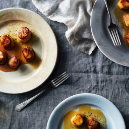 Tom Colicchio's Pan-Roasted Sea Scallops with Scallop Jus