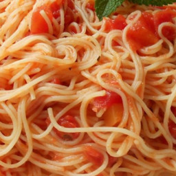 tomato-and-garlic-pasta-1586062.jpg
