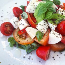 tomato-and-mozzarella-salad-7a5f1b.jpg