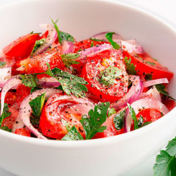 Tomato And Onion Salad 🥘