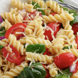 Tomato and Spinach Pasta Salad