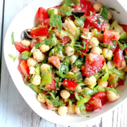 Tomato, Garlic and Chickpea Salad Recipe