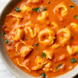 Tomato tortellini soup