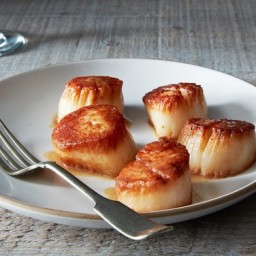 Tom Colicchios Pan-Roasted Sea Scallops with Scallop Jus
