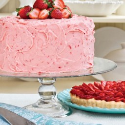 Triple-Decker Strawberry Cake 