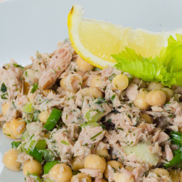 tuna-salad-with-chickpeas-022991-ea5359c781304d51350ad5c3.jpg