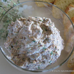 tuna-tapenade-so-good-you-cant-stop-eating-it-2286223.jpg