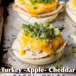 turkey-apple-cheddar-bagel-melts-1446585.jpg