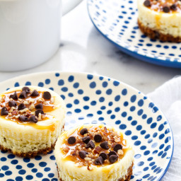 Turtle Cheesecake Cookie Cups