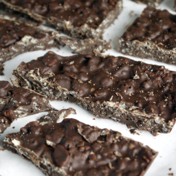 Two-Ingredient Dark Chocolate Homemade Crunch Bars