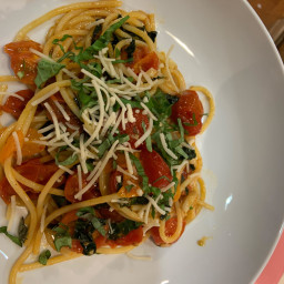 Two Pot Spaghetti with Cherry Tomato and Kale