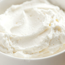 vanilla-buttercream-frosting-1976204.jpg