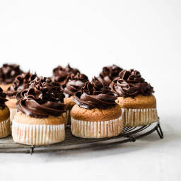 Vanilla Cupcakes with Chocolate Buttercream Frosting 