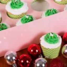Vanilla Cupcakes with Christmas Tree Icing