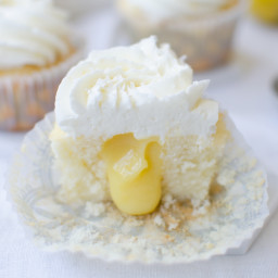 Vanilla Cupcakes Stuffed with Lemon Curd
