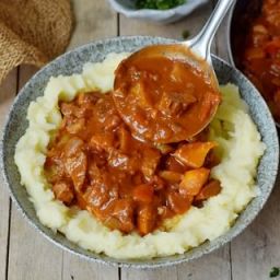 Vegan Hungarian Goulash Recipe | With Mashed Potatoes