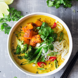Vegan khao soi soup