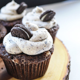 vegan-oreo-chocolate-cupcakes-recipe-2035144.jpg