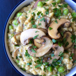 Vegan Risotto-Style Oats with Peas and Mushrooms