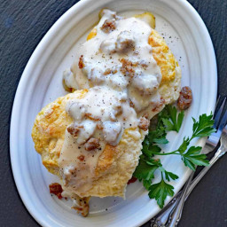 Vegan Southern Style Biscuits and Gravy