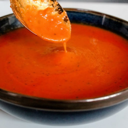 Vegan tomato and basil soup