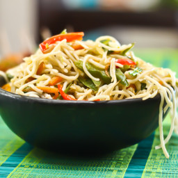 Vegetarian Hakka Noodles (Chinese Chow mein Recipe)