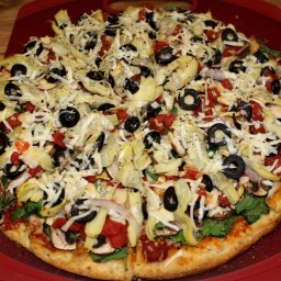 veggie-deluxe-homemade-pizza.jpg