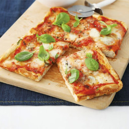very-simple-margherita-pizza-1666968.jpg