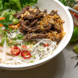 vietnamese-lemongrass-beef-and-noodle-salad-2419672.jpg
