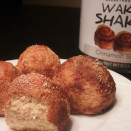 WakeShake Low Carb Cinnamon Doughnut Holes