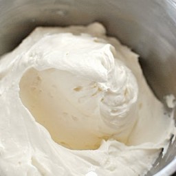 whipped-cream-cheese-frosting.jpg