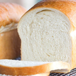 white-bread-recipe-2480179.jpg