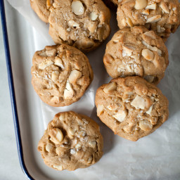 white-chocolate-chunk-macadamia-cookies-1341372.jpg