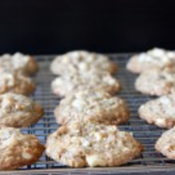 white-chocolate-macadamia-nut-cookies-2100026.jpg