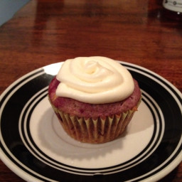 white-chocolate-raspberry-cupcakes-3.jpg