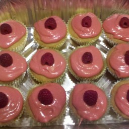 white-chocolate-raspberry-cupcakes-4.jpg