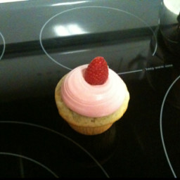 white-chocolate-raspberry-cupcakes-5.jpg