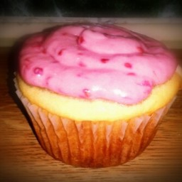 white-chocolate-raspberry-cupcakes-7.jpg