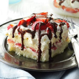 white-chocolate-strawberry-tiramisu-recipe-1482378.jpg