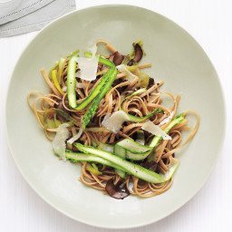 Whole-Wheat Linguine with Mushrooms and Asparagus