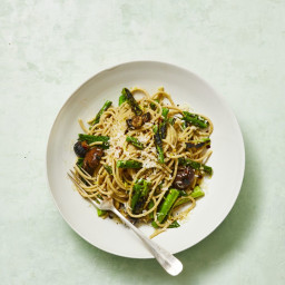 Whole-Wheat Spaghetti with Grilled Asparagus and Scallions