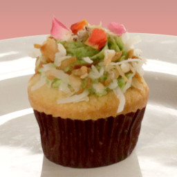 Winning Recipe Mini Coconut Cupcakes with Poppy Seed Crust, Muscat Raisin F