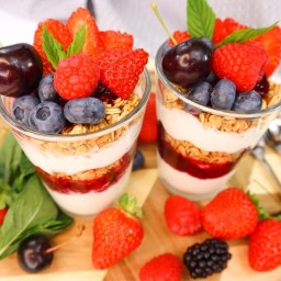 Yogurt, Granola and Berry Compote Parfaits