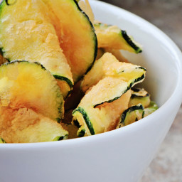 Zucchini chips with parmesan