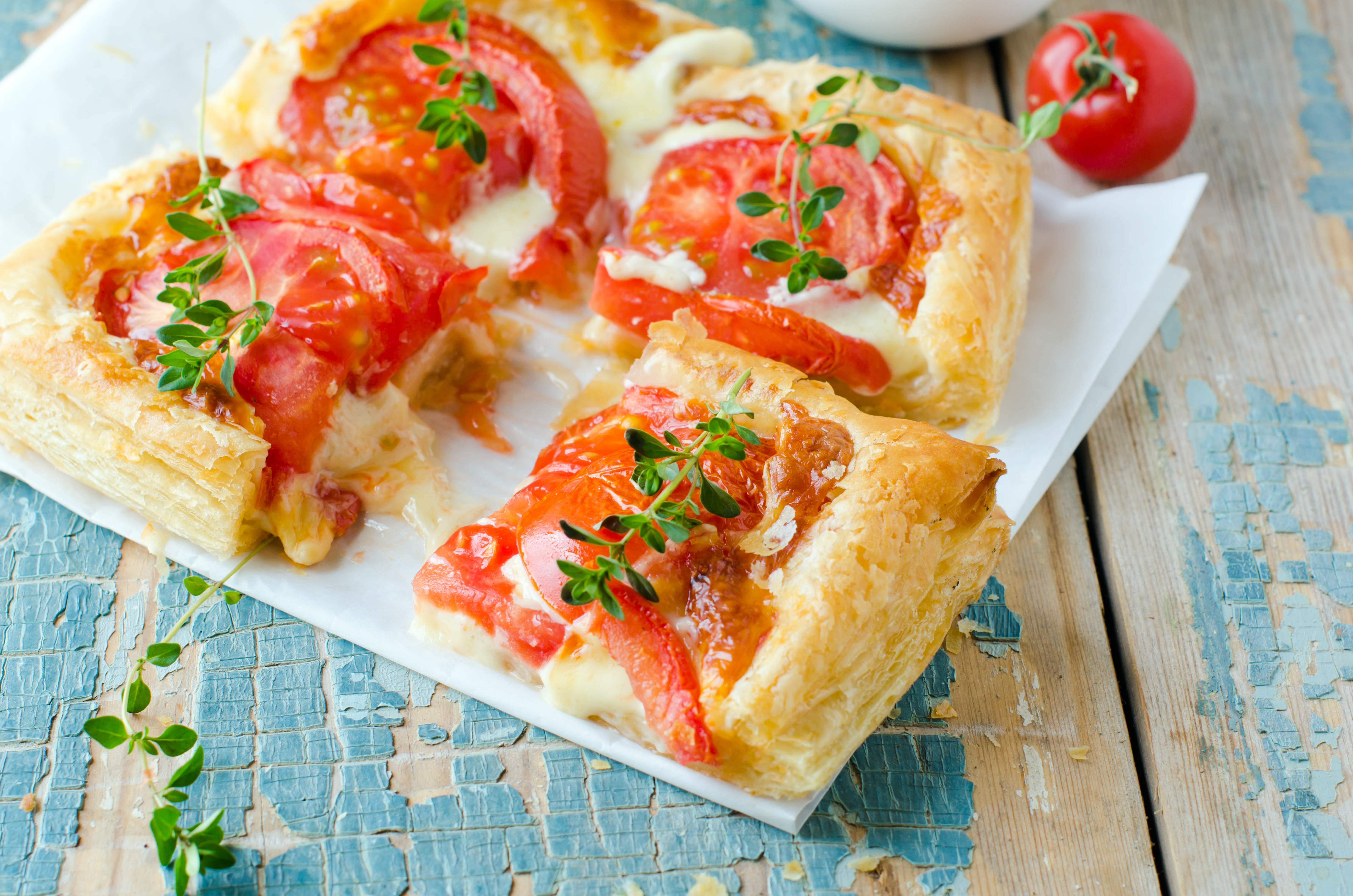 Tomato Puff Pastry Bites
