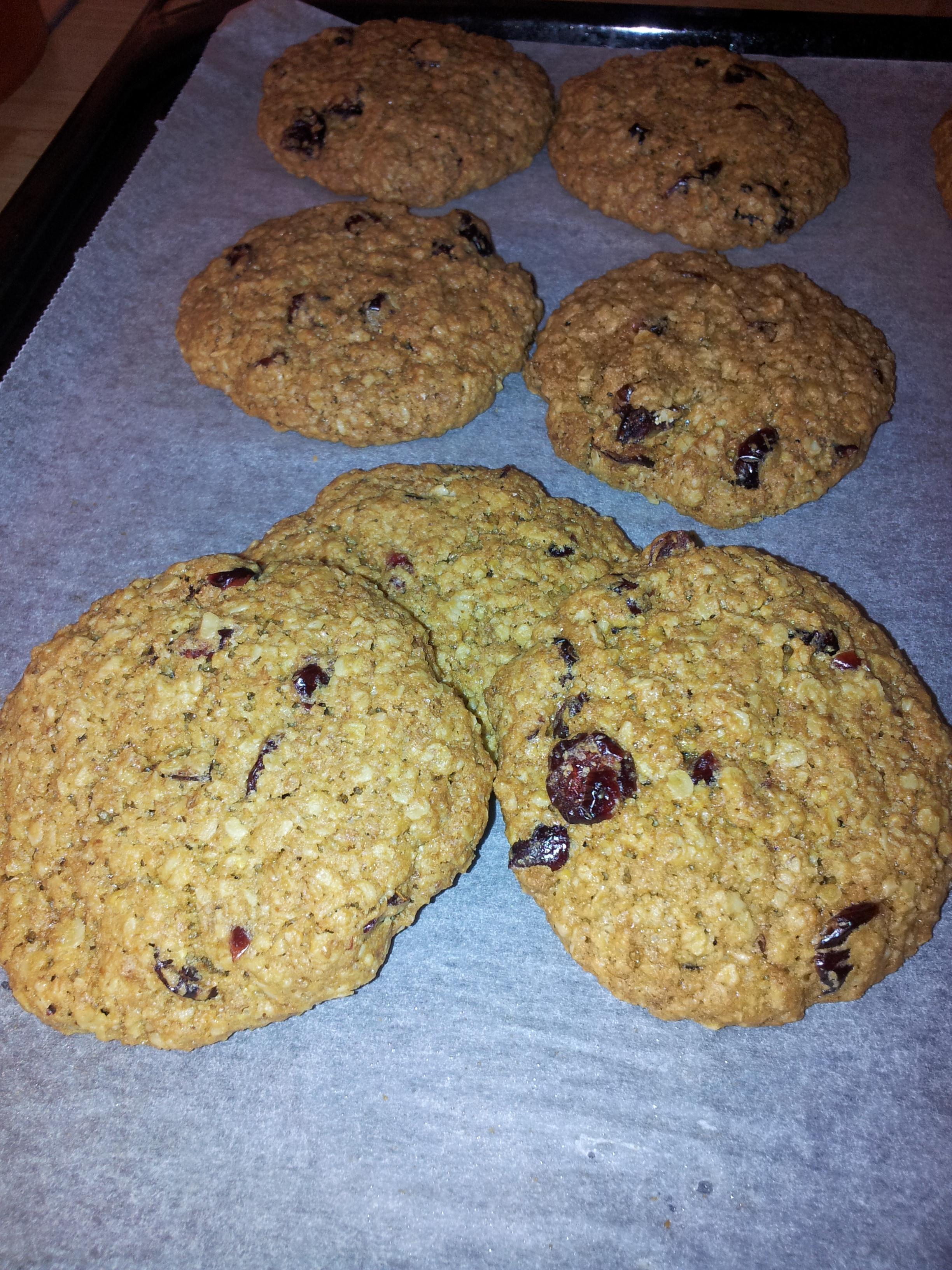 Oatmeal and Dried Cranberry Cookies